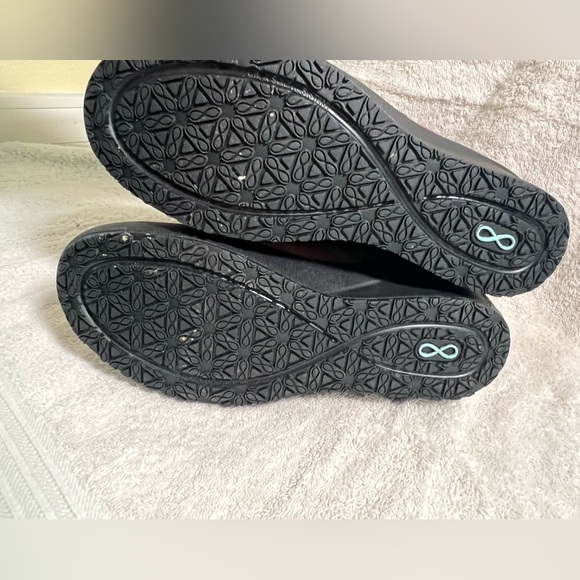 Women's Slip On Work Shoes Infinity by Cherokee Glide Slip Resistant Slip Shoes - Picture 3 of 5